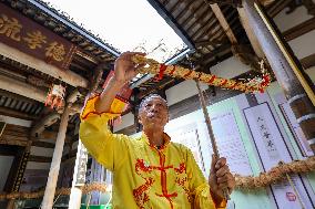 Straw-Woven Dragon Performance - China