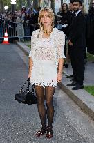 PFW Chloe Outside Arrivals