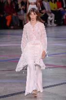 PFW - Shiatzy Chen Runway