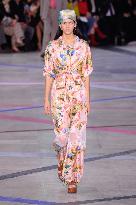 PFW - Shiatzy Chen Runway