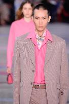 PFW - Shiatzy Chen Runway