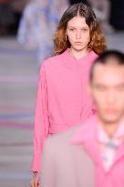 PFW - Shiatzy Chen Runway