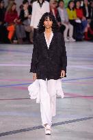PFW - Shiatzy Chen Runway