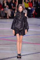 PFW - Shiatzy Chen Runway