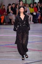 PFW - Shiatzy Chen Runway