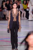PFW - Shiatzy Chen Runway