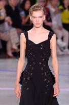 PFW - Shiatzy Chen Runway