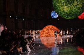 Chanel Runway Fashion Week Paris.FC