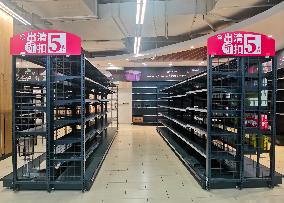 Offline Supermarkets Survival Status