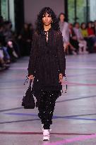 PFW - Shiatzy Chen Runway