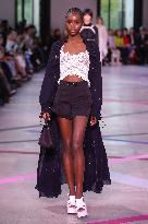 PFW - Shiatzy Chen Runway