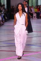 PFW - Shiatzy Chen Runway