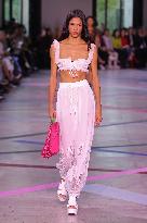 PFW - Shiatzy Chen Runway