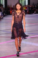 PFW - Shiatzy Chen Runway