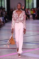 PFW - Shiatzy Chen Runway