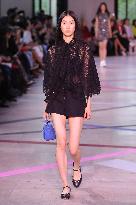 PFW - Shiatzy Chen Runway