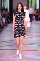 PFW - Shiatzy Chen Runway
