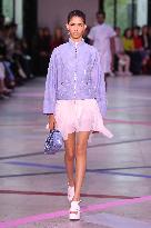 PFW - Shiatzy Chen Runway