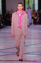 PFW - Shiatzy Chen Runway