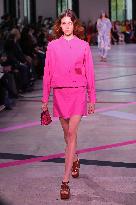 PFW - Shiatzy Chen Runway