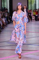 PFW - Shiatzy Chen Runway