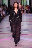 PFW - Shiatzy Chen Runway