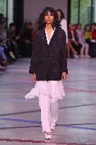 PFW - Shiatzy Chen Runway