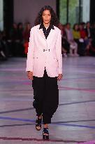PFW - Shiatzy Chen Runway