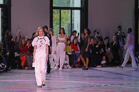 PFW - Shiatzy Chen Runway