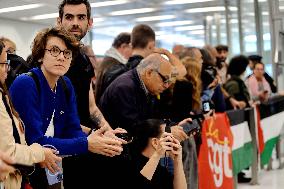 Rima Hassan and activists welcomed at Orly Airport