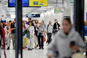 Rima Hassan and activists welcomed at Orly Airport