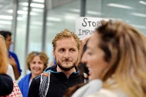 Rima Hassan and activists welcomed at Orly Airport