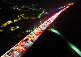 Shanghai-Wuhan Expressway Heavy traffic