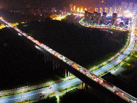 Shanghai-Wuhan Expressway Heavy traffic