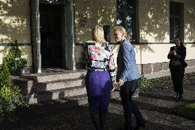 Ulkoministeri Elina Valtonen tapaa Islannin ulkoministerin Thorgerdur Katrin Gunnarsdottirin