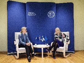 Ulkoministeri Elina Valtonen tapaa Islannin ulkoministerin Thorgerdur Katrin Gunnarsdottirin