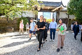 CROWN PRINCESS IN OSAKA CASTLE PARK