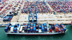 WTO Lowers Global Goods Trade Growth Forecast for 2026