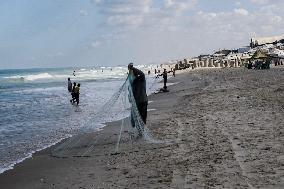 Gaza Fishermen Seek Livelihood Daily
