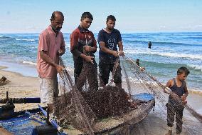 Gaza Fishermen Seek Livelihood Daily