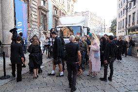 Extras Arrive For The Devil Wears Prada 2 - Milan
