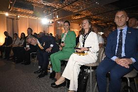 CROWN PRINCESS IN OSAKA