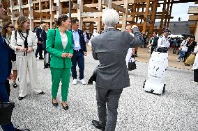 CROWN PRINCESS IN OSAKA