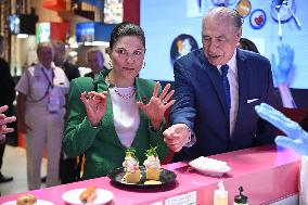 CROWN PRINCESS IN OSAKA