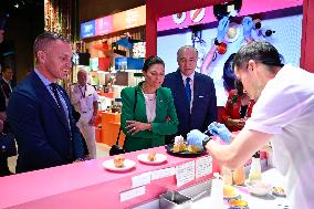 CROWN PRINCESS IN OSAKA