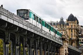 METRO RATP Replacing Line 6 - Paris