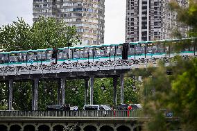 METRO RATP Replacing Line 6 - Paris