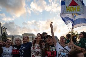 Israelis Celebrate Following Ceasefire Deal - Tel Aviv