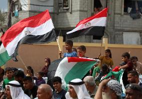 Palestinians Gather Following Gaza Ceasefire Deal - Palestine