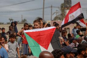 Palestinians Gather Following Gaza Ceasefire Deal - Palestine